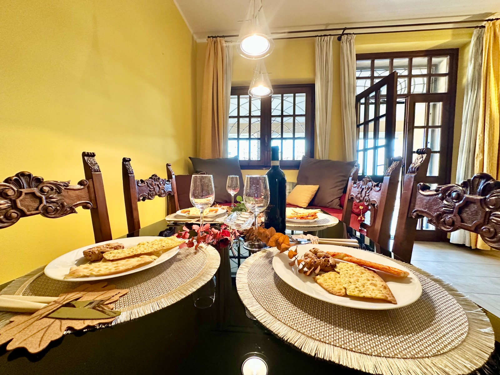 Dettaglio dell'arredamento con elementi decorativi tradizionali bergamaschi